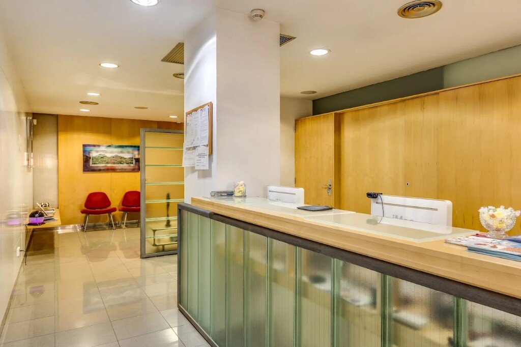Recepción del centro médico náutico en Barcelona